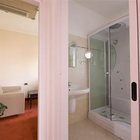 Hotell Lauro Gravedona