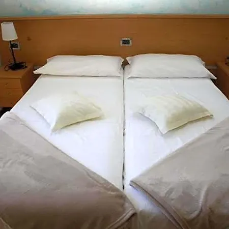 Lauro Otel