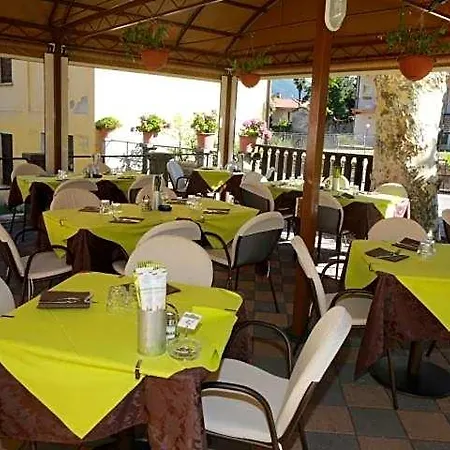 Lauro Otel Gravedona
