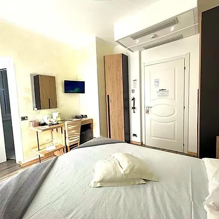 Lauro Otel 3*