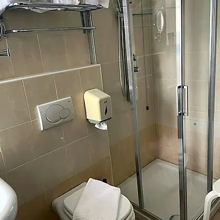 Lauro Otel 3*